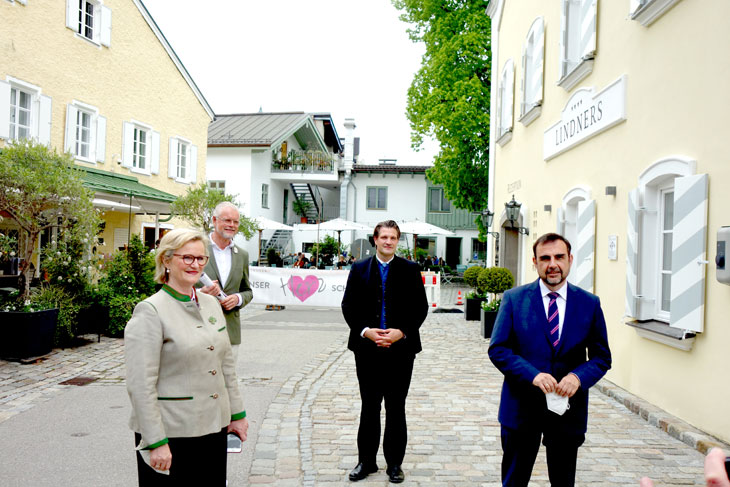 Wiedereröffnung der Hotellerie in Bayern am 21.5.2021 in Bad Aibling: v.l.n.r: Angela Inselkammer, Präsidentin des Bayerischen Hotel- und Gaststättenverbandes DEHOGA, Jost Deitmar, Direktor des Romantik Hotels Das Lindner, Dr. Thomas Geppert, Landesgeschäftsführer des Bayerischen Hotel- und Gaststättenverband DEHOGA Bayern e.V. und Klaus Holetschek, bayerischer Gesundheitsminister. (©alle Fotos: AIB Kur GmbH & Co. KG)